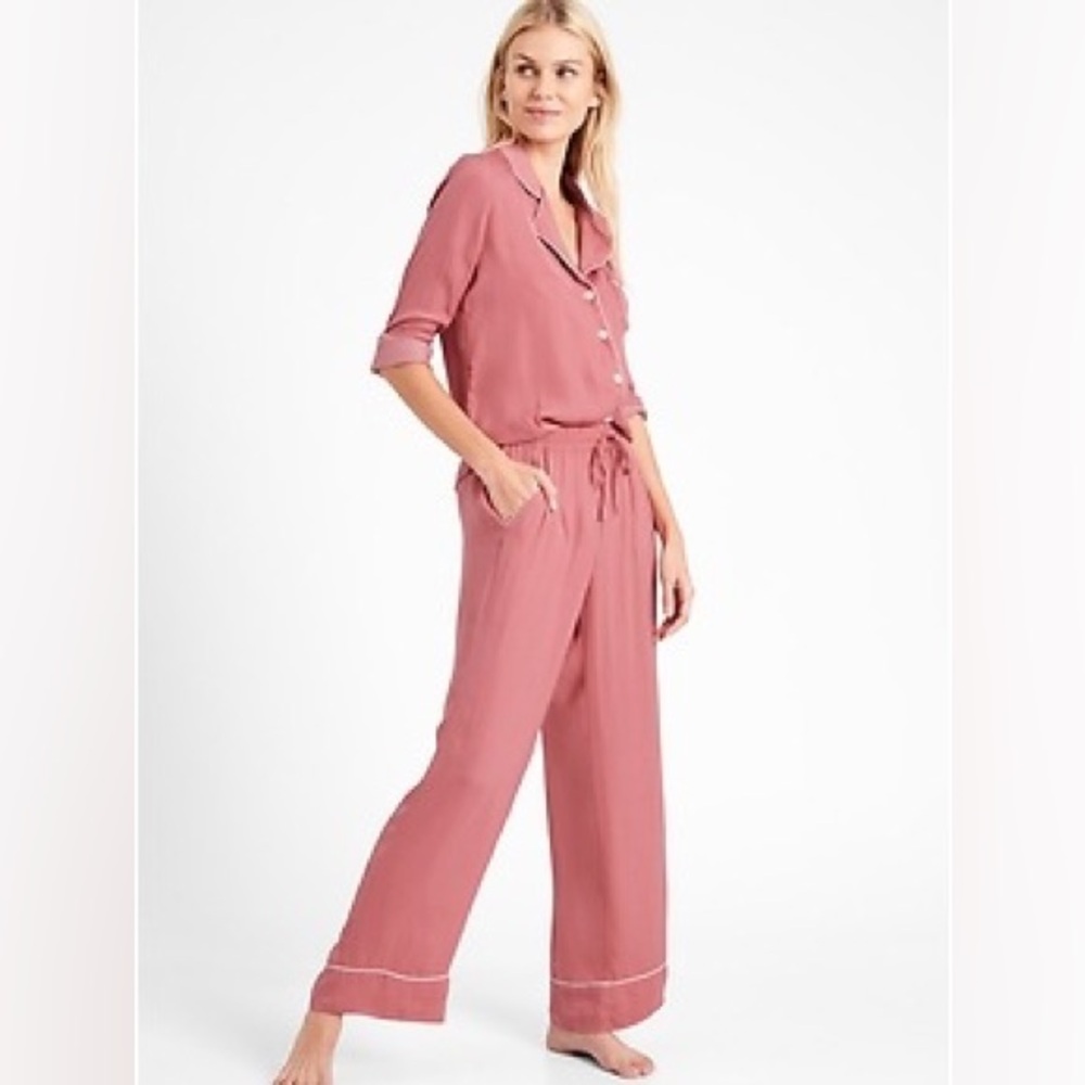 BANANA REPUBLIC satin pajama set